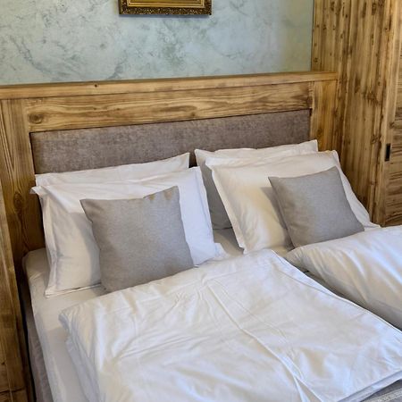 Готель La Coltul Castelului Bran Boutique Екстер'єр фото