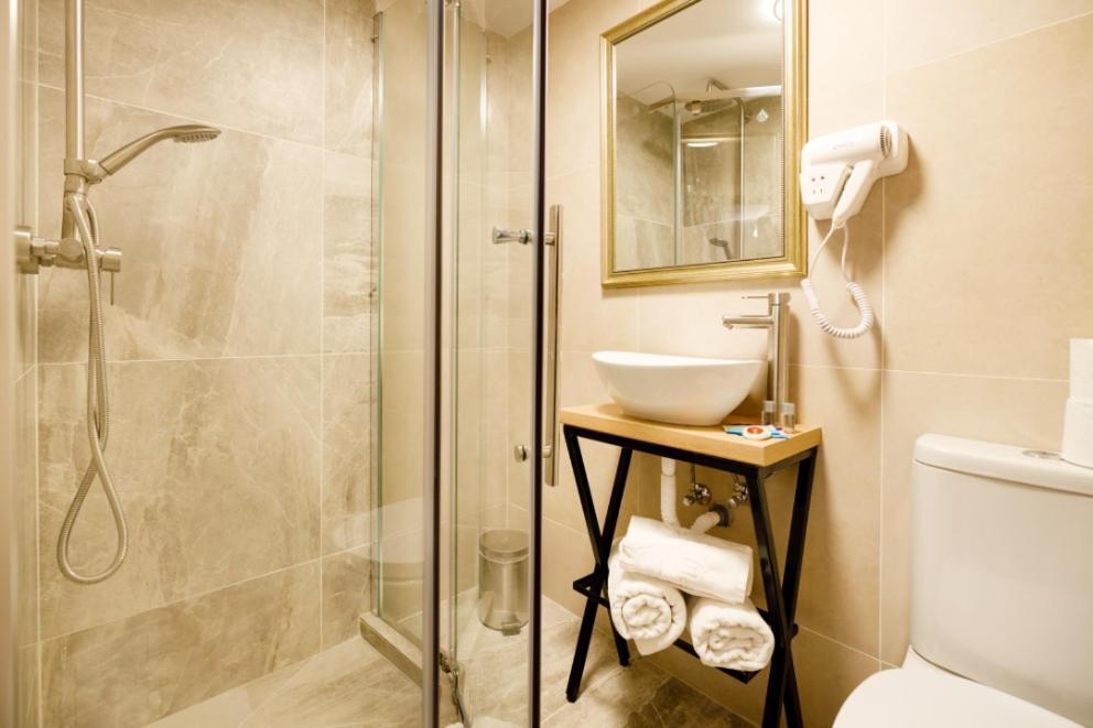 Готель La Coltul Castelului Bran Boutique Екстер'єр фото