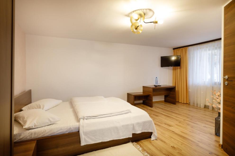Готель La Coltul Castelului Bran Boutique Екстер'єр фото