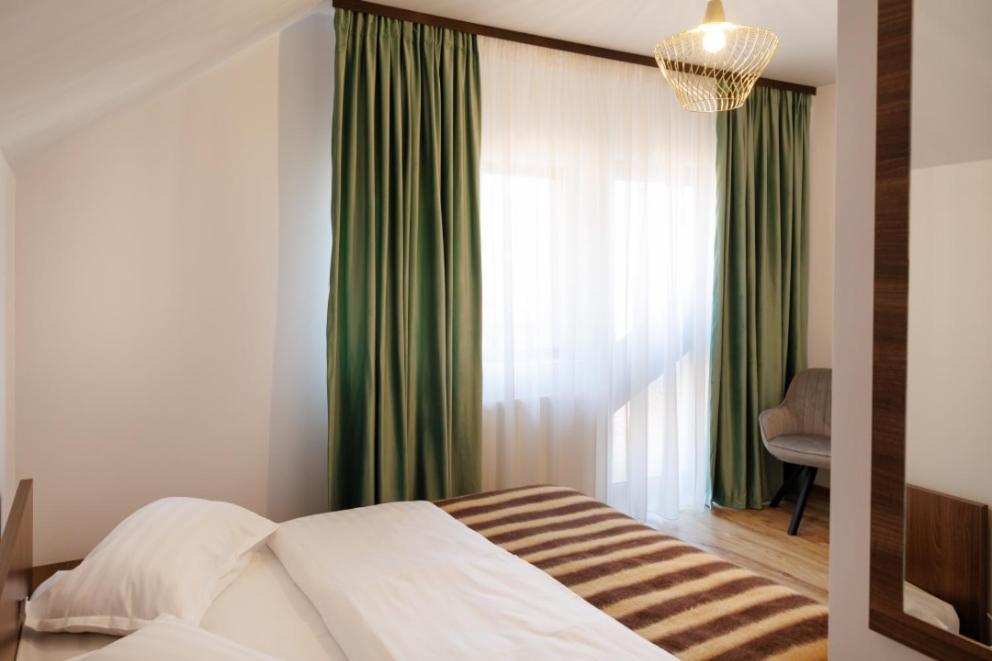 Готель La Coltul Castelului Bran Boutique Екстер'єр фото
