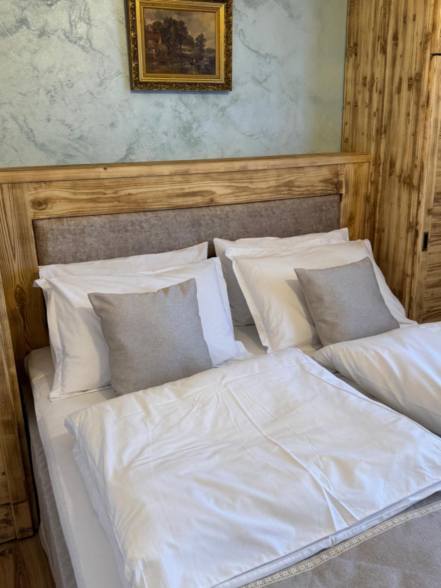 Готель La Coltul Castelului Bran Boutique Екстер'єр фото