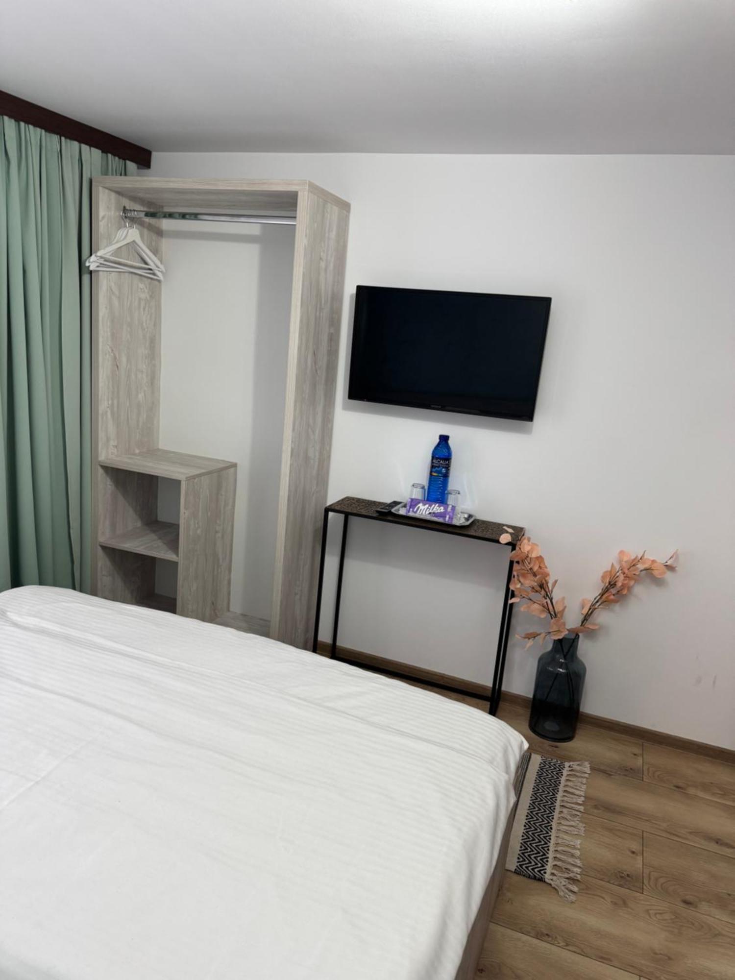Готель La Coltul Castelului Bran Boutique Екстер'єр фото