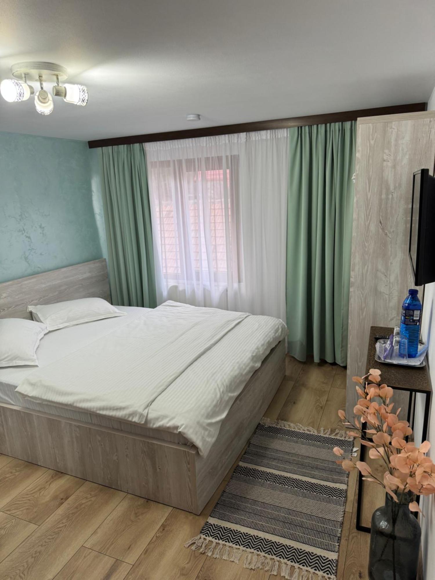 Готель La Coltul Castelului Bran Boutique Екстер'єр фото