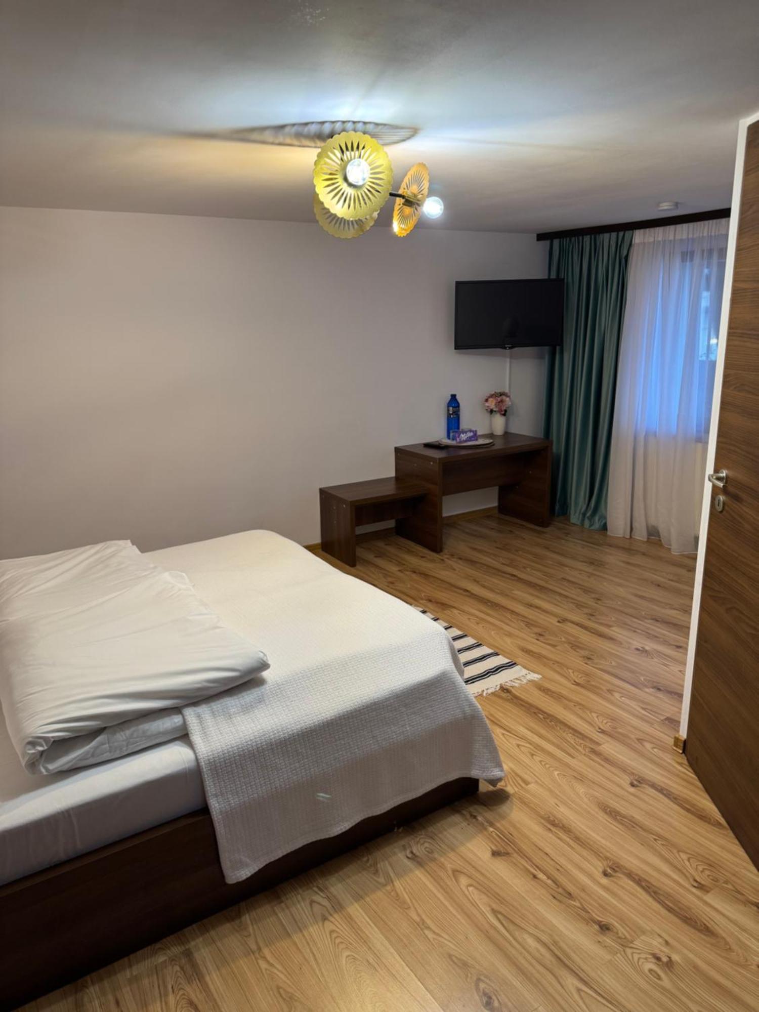 Готель La Coltul Castelului Bran Boutique Екстер'єр фото