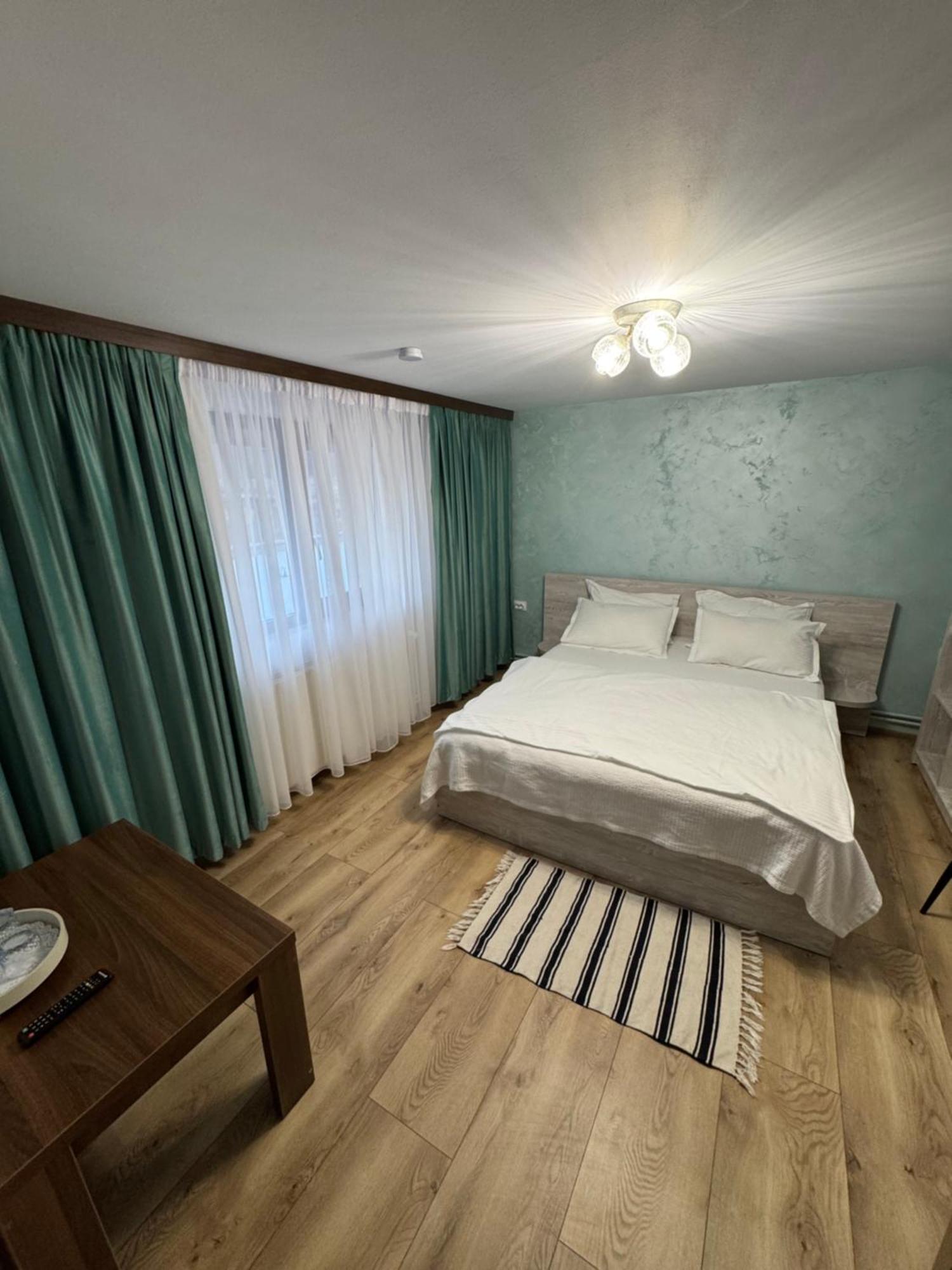 Готель La Coltul Castelului Bran Boutique Екстер'єр фото