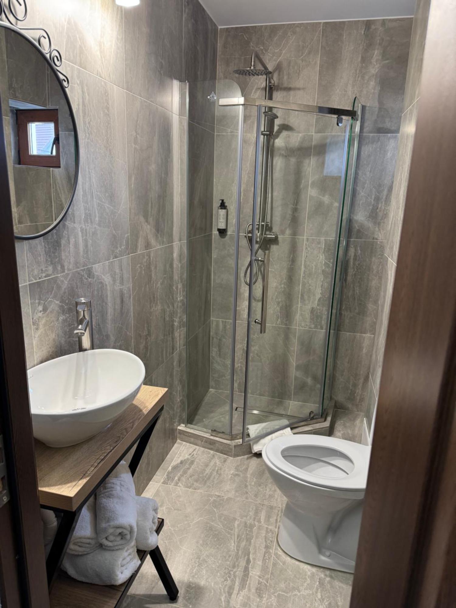 Готель La Coltul Castelului Bran Boutique Екстер'єр фото