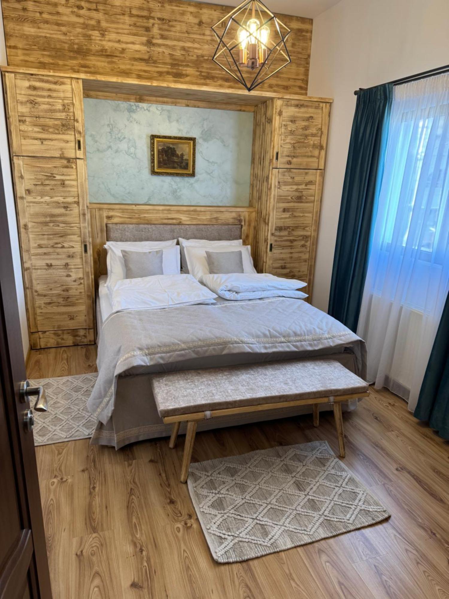 Готель La Coltul Castelului Bran Boutique Екстер'єр фото