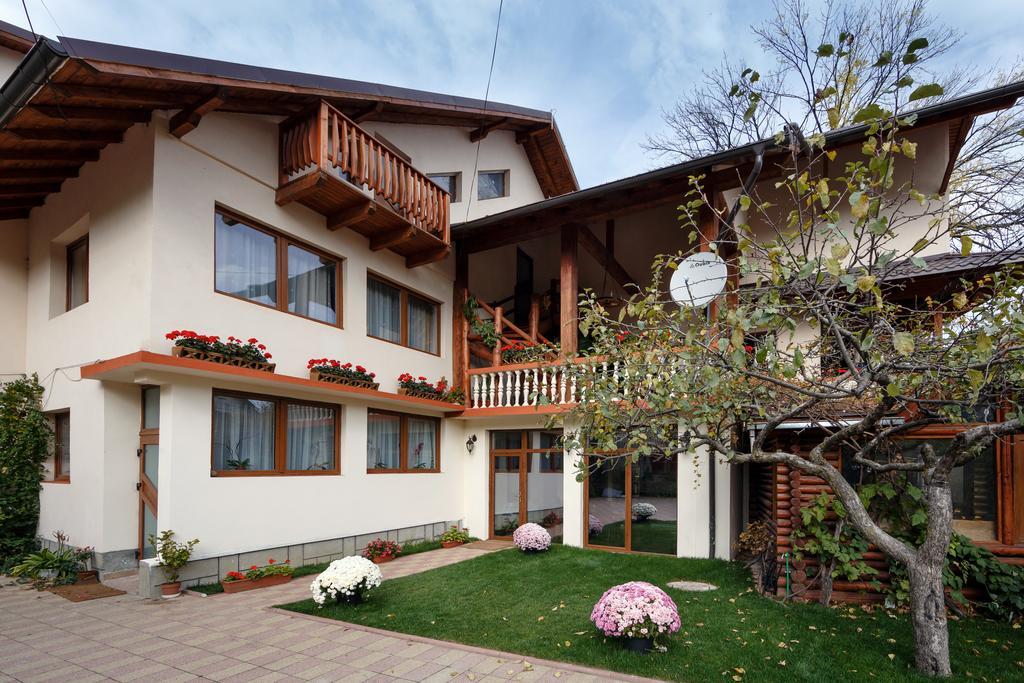 Готель La Coltul Castelului Bran Boutique Екстер'єр фото