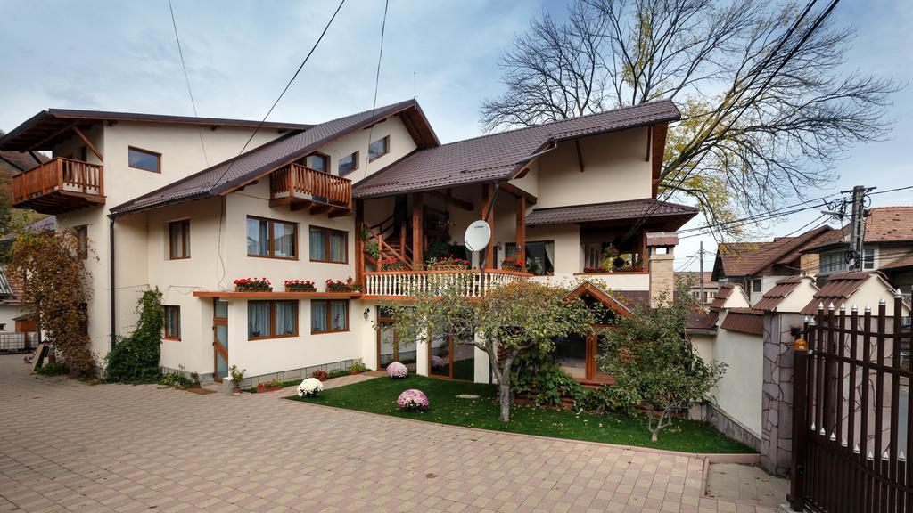 Готель La Coltul Castelului Bran Boutique Екстер'єр фото